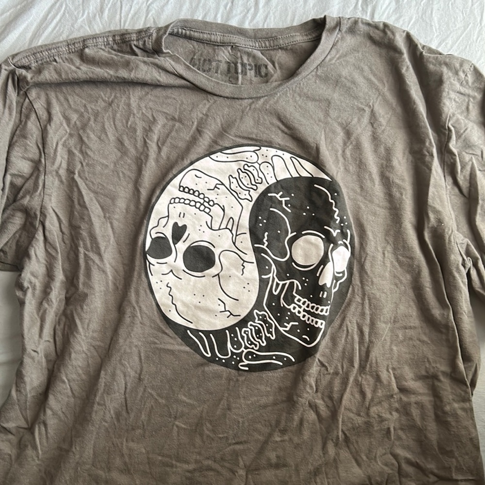 Hot topic tshirt